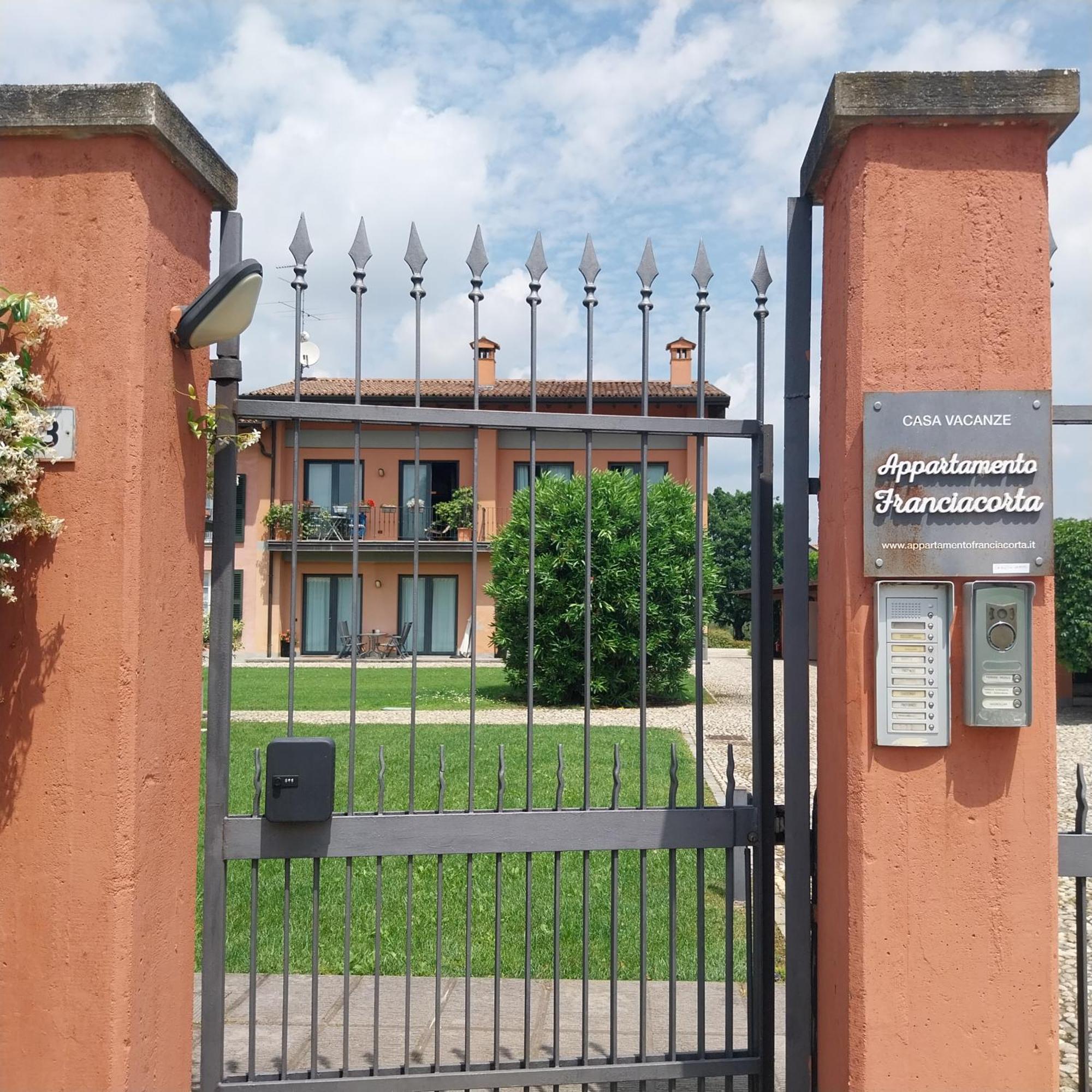Appartamento Franciacorta Cazzago San Martino Exterior photo